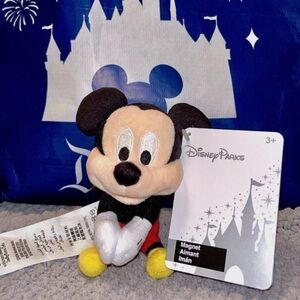 2025 Disney Parks Mickey Mouse Plush Bag Hugger‎ Hand Magnet Pal NWT